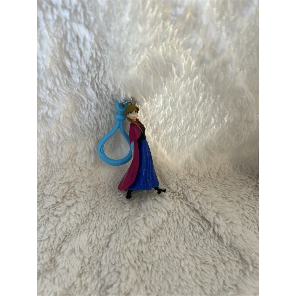 (2) Disney FROZEN Character Figures ANNA & ELSA  Keychains Bag Clips